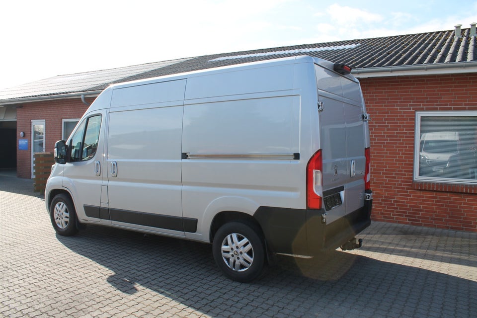 Peugeot Boxer 335 2,2 BlueHDi 165 L2H2 Ultimate
