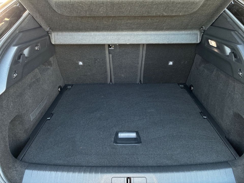 Peugeot e-3008 77 GT Pack 5d