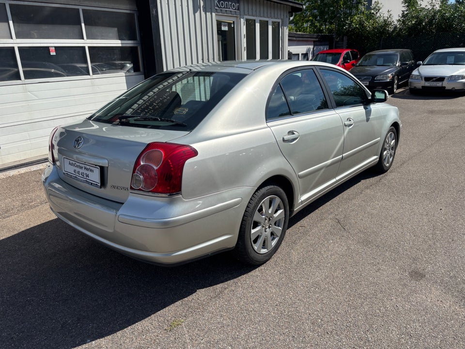 Toyota Avensis 1,8 VVT-i Terra 5d