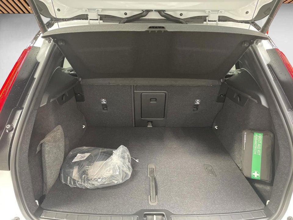 Volvo EX40 Extended Range Black Edition 5d