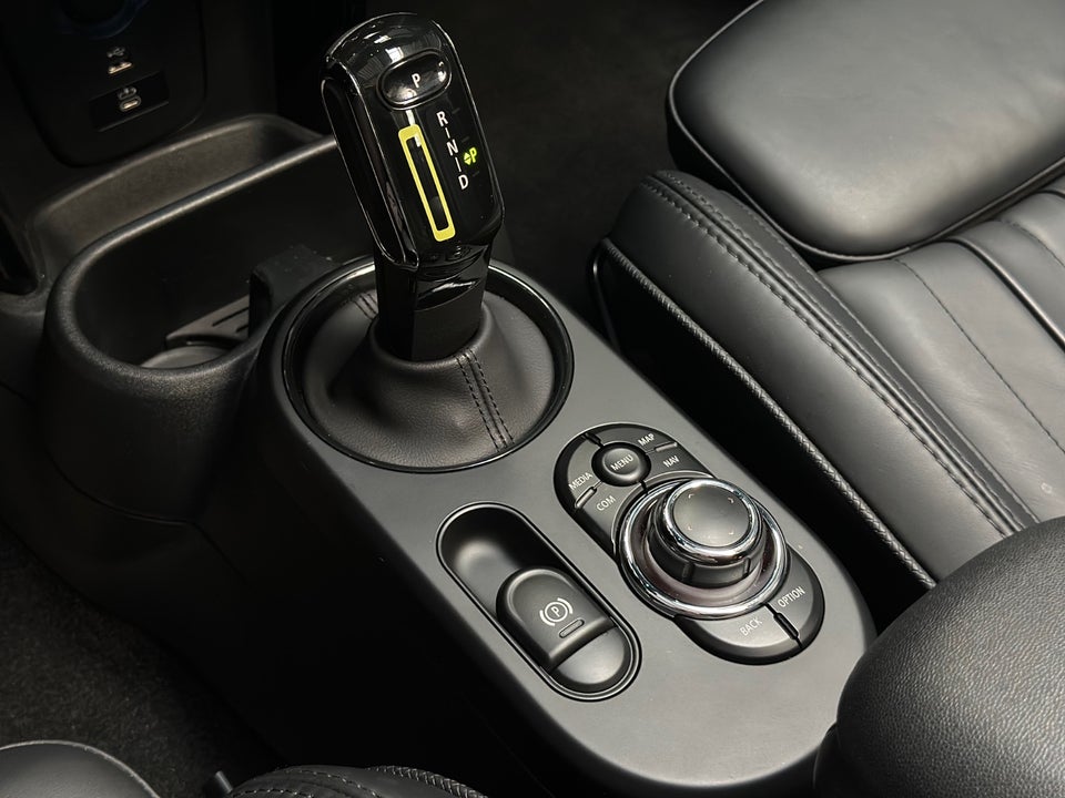 MINI Cooper SE Cabriolet 2d