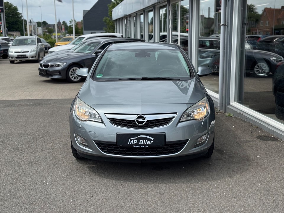 Opel Astra 1,6 Enjoy eco 5d