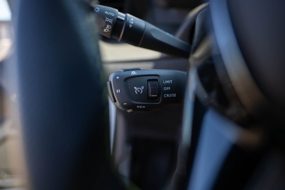 Peugeot e-208 50 GT Sky 5d