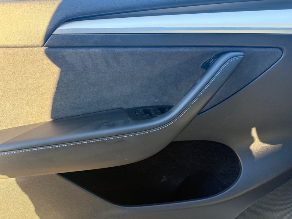 Tesla Model Y Long Range AWD 5d