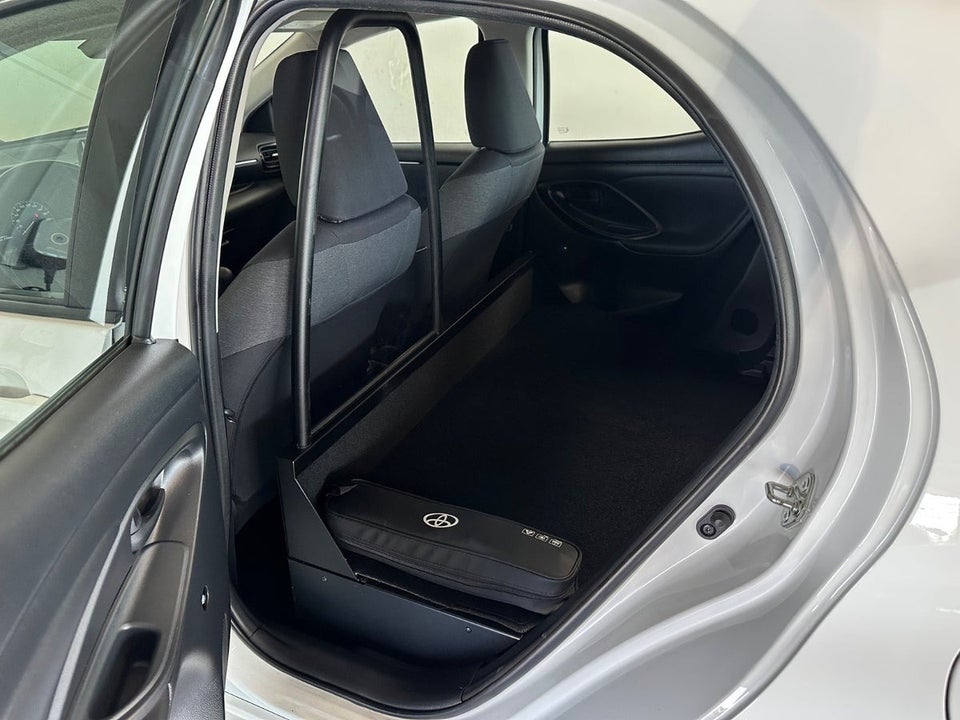 Toyota Yaris 1,0 Essential Van 5d