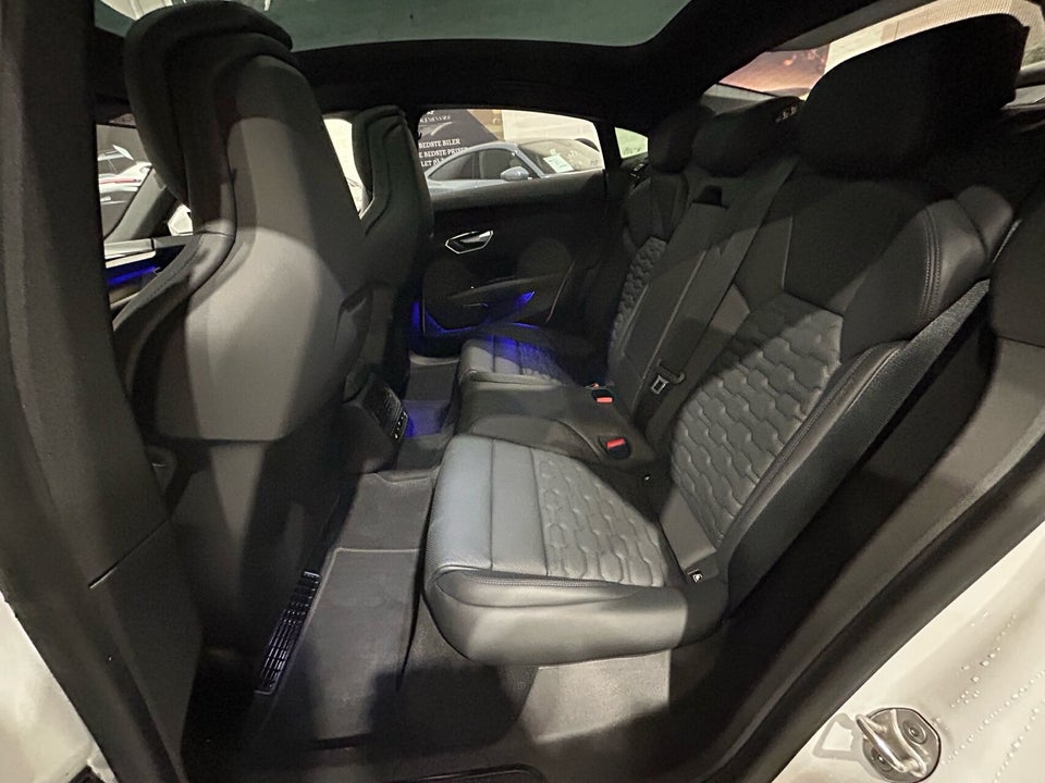 Audi e-tron GT quattro 4d