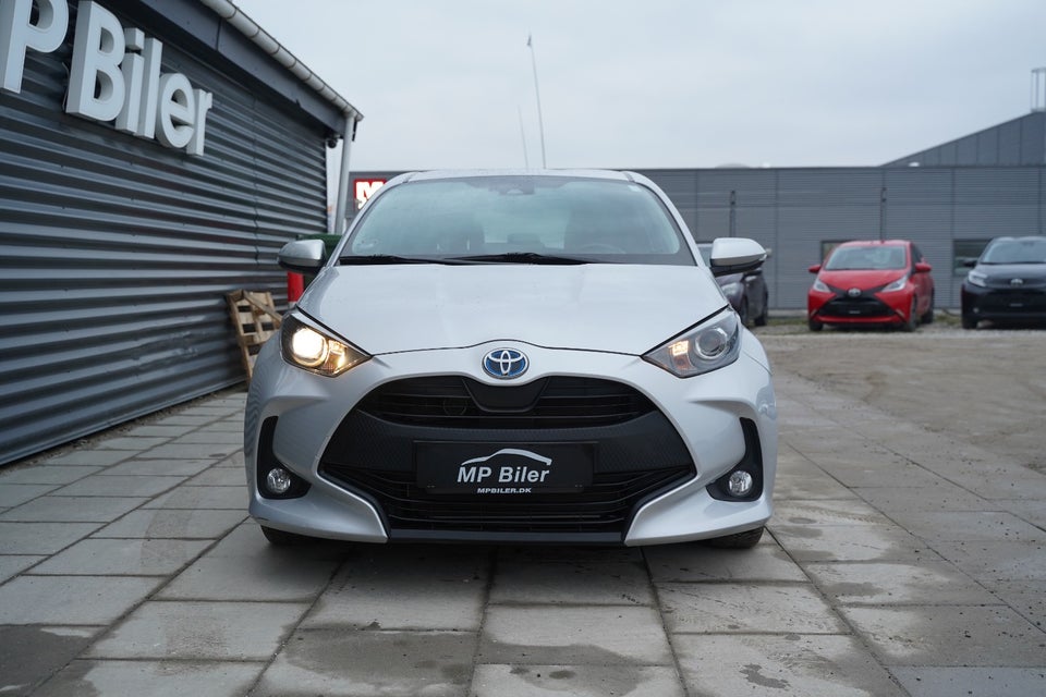 Toyota Yaris 1,5 Hybrid H3 e-CVT 5d