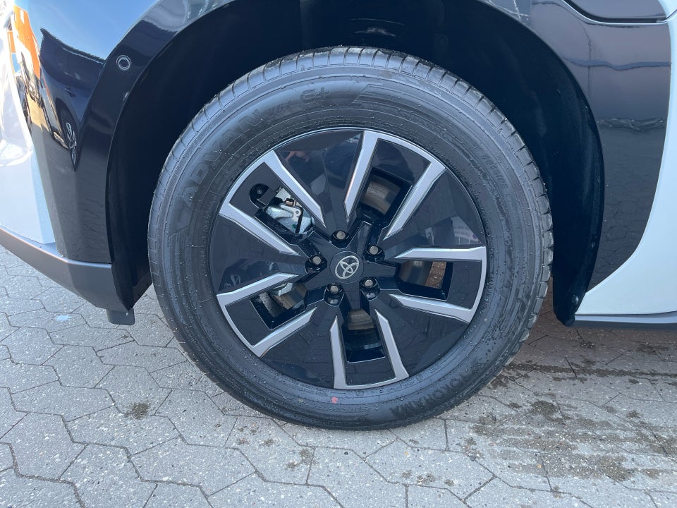 Toyota bZ4X 73 Executive 5d