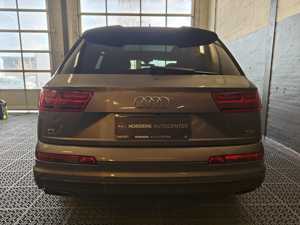 Audi Q7 3,0 TDi 272 S-line quattro Tiptr. 5d