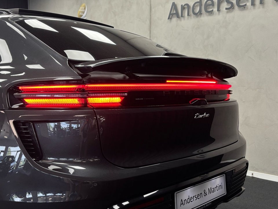 Porsche Macan Turbo 5d