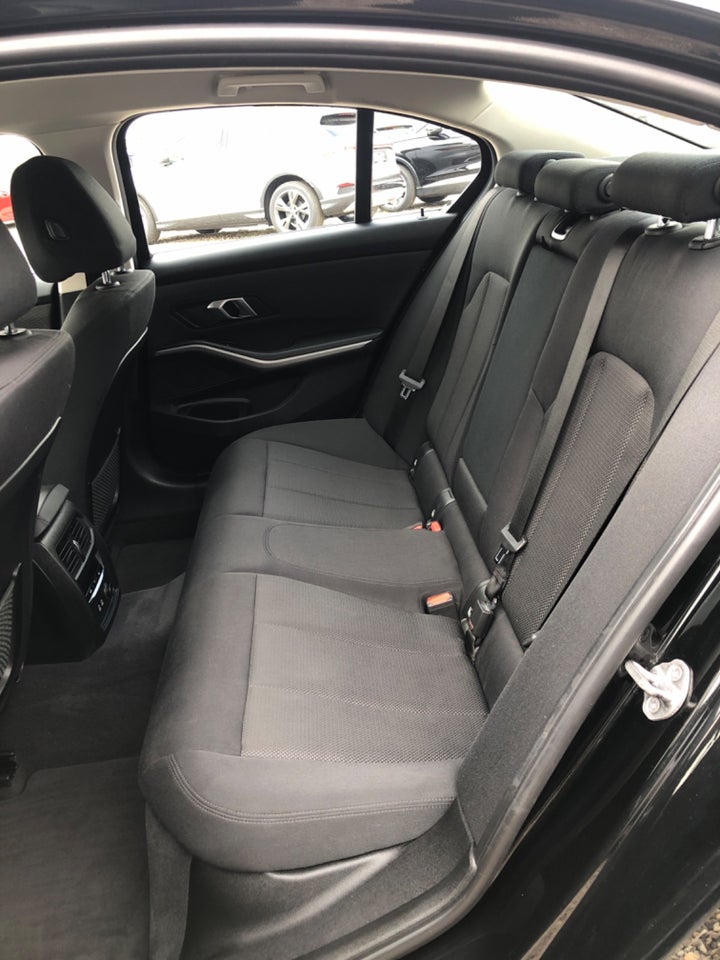 BMW 320i 2,0 Connected aut. 4d