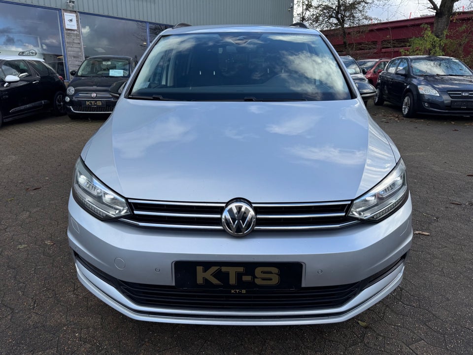VW Touran 1,6 TDi 115 IQ.Drive DSG 7prs 5d