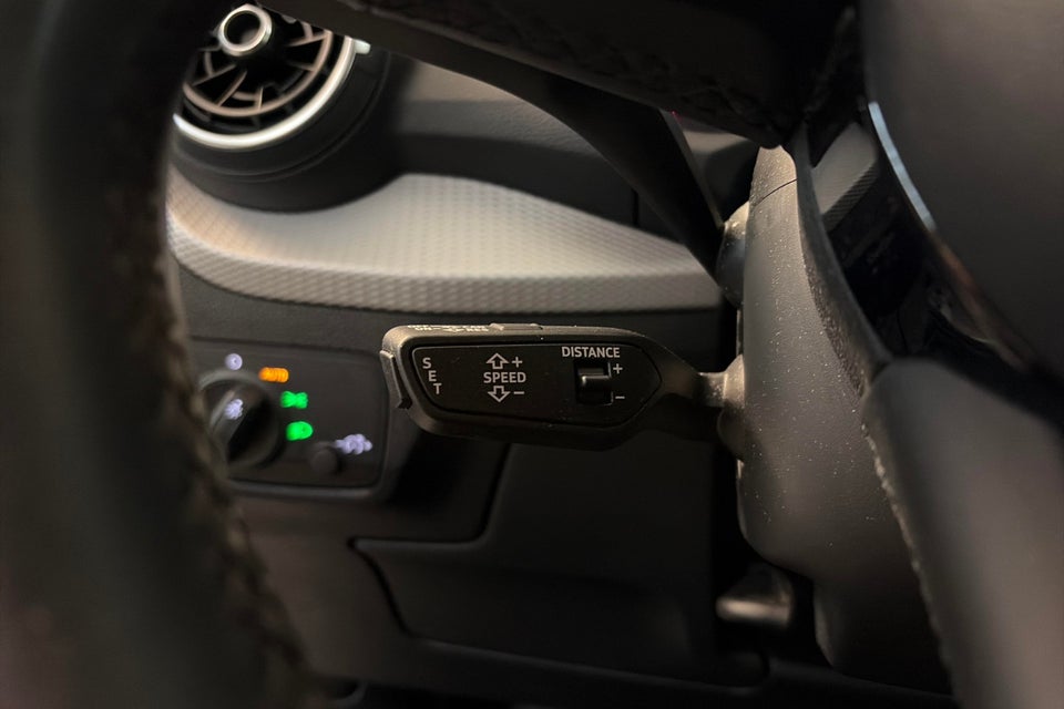 Audi Q2 35 TFSi Prestige S-tr. 5d