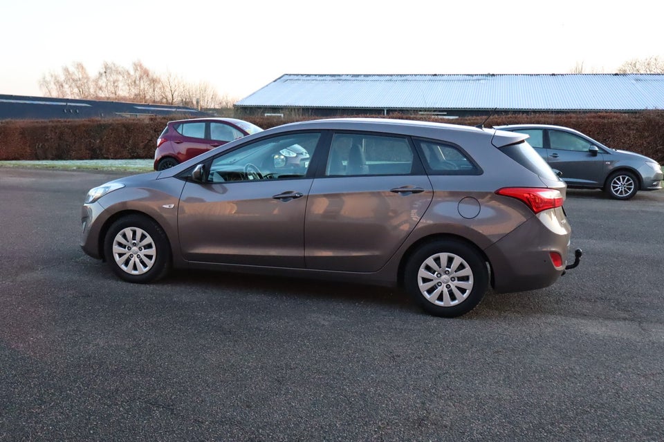 Hyundai i30 1,6 CRDi 110 Style CW Eco 5d