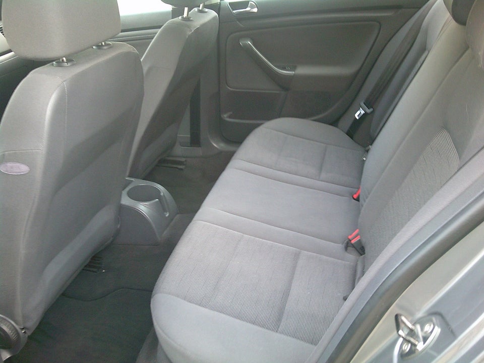 VW Golf V 1,6 FSi Comfortline 5d