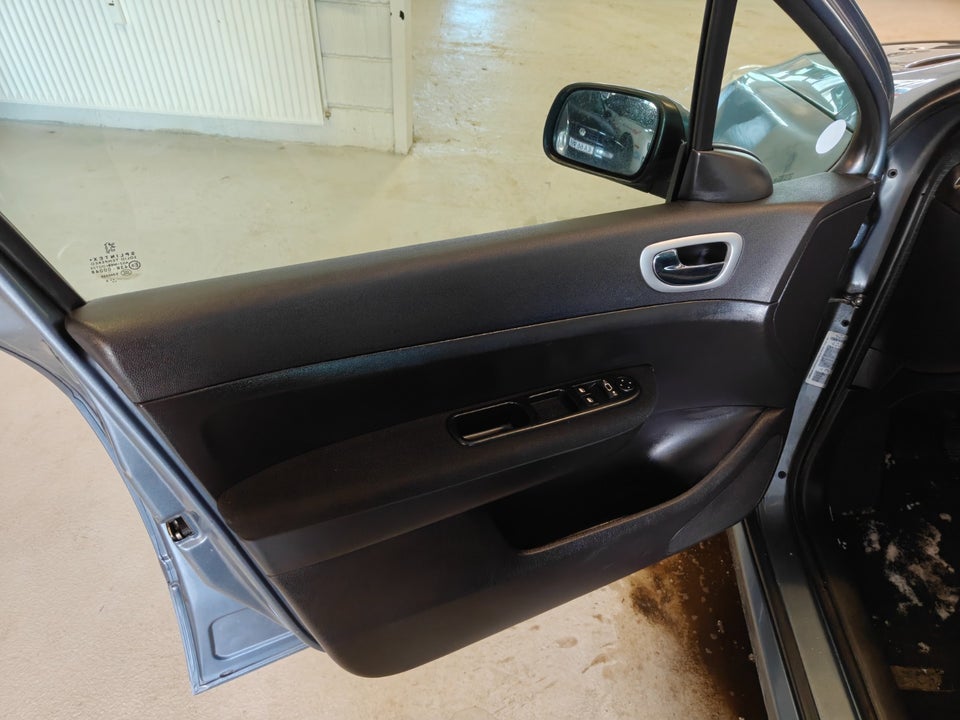 Peugeot 307 1,6 Edition stc. 5d