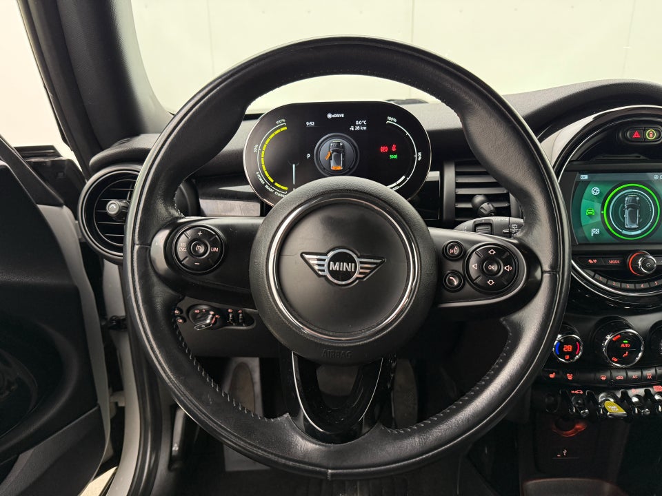 MINI Cooper SE Essential 3d