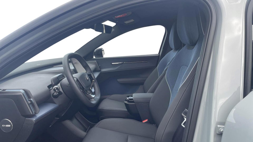 Volvo EX30 Standard Range Plus 5d