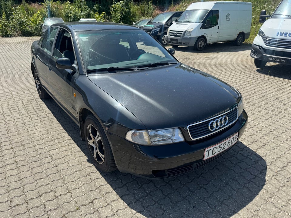 Audi A4 1,6  4d