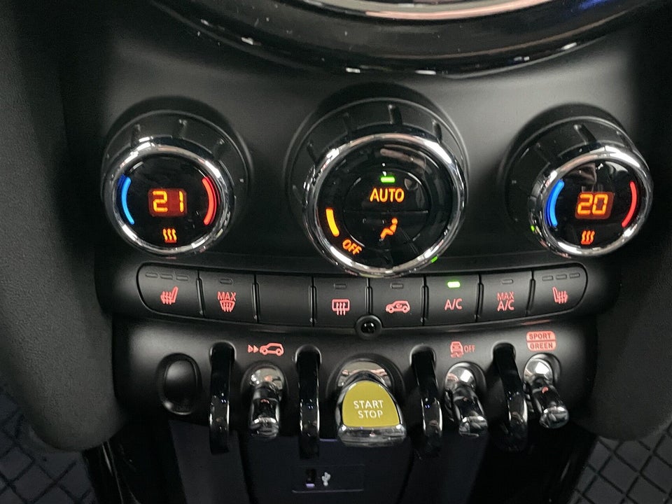 MINI Cooper SE Essential 3d