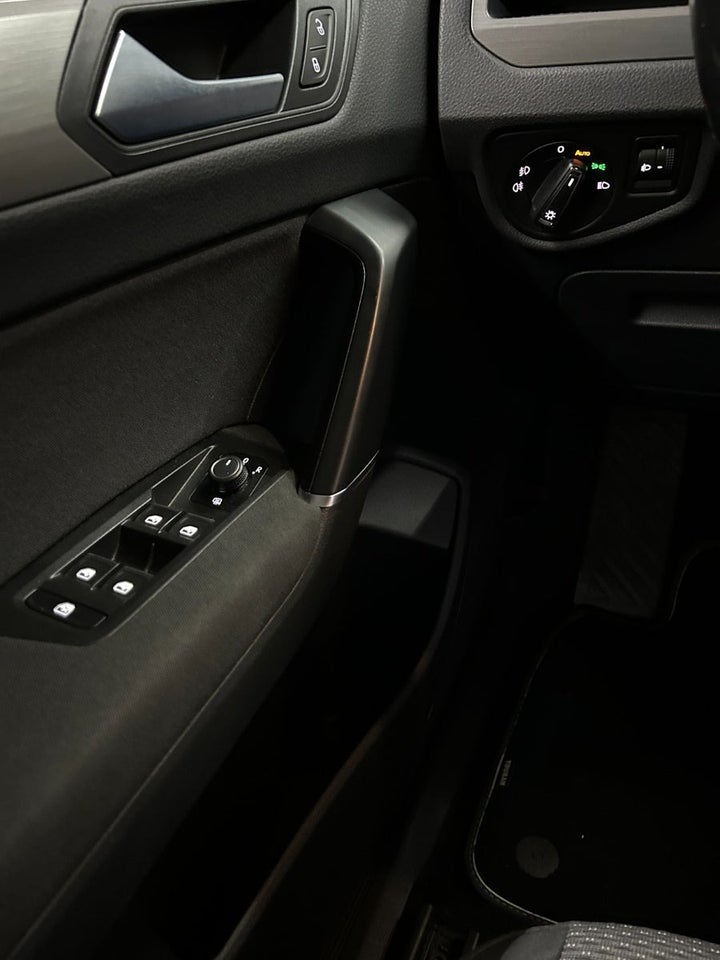 VW Touran 1,6 TDi 115 Comfortline DSG 7prs 5d