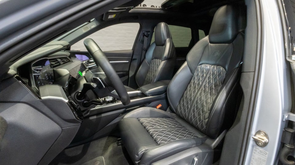 Audi e-tron 55 S-line quattro 5d