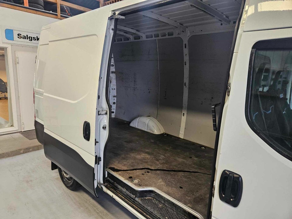 Iveco Daily 3,0 35S17 12m³ Van