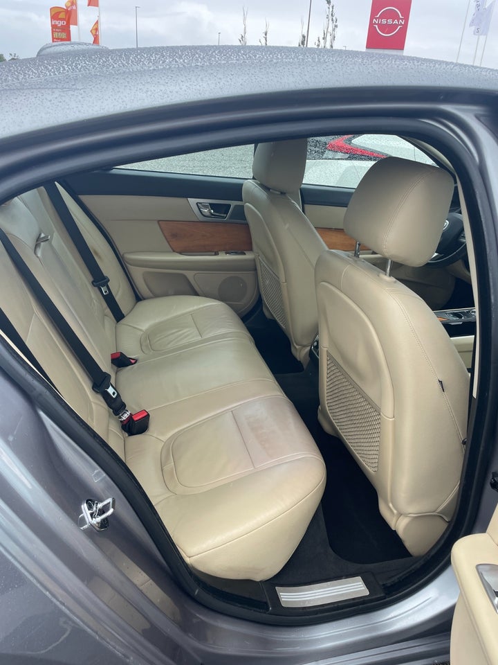 Jaguar XF 2,2 D Luxury aut. 4d
