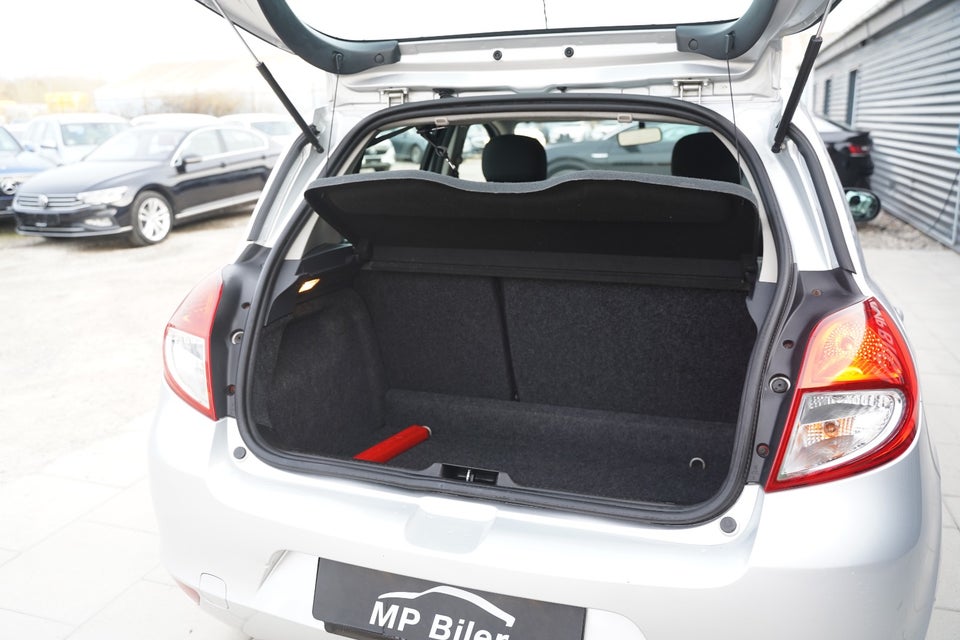 Renault Clio III 1,2 16V Authentique 5d