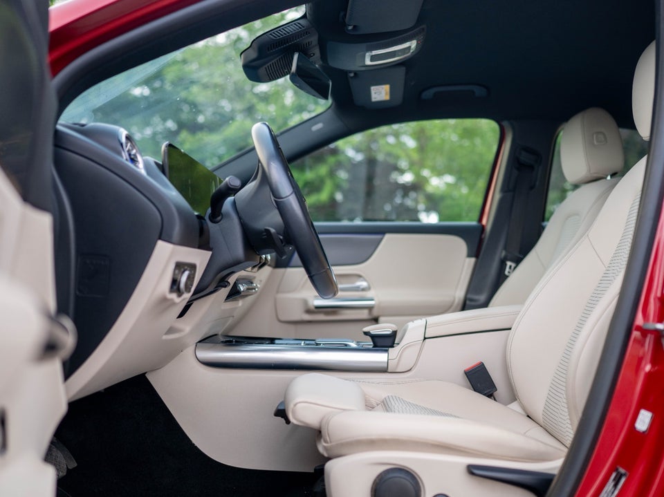 Mercedes EQA300 Progressive 4Matic 5d