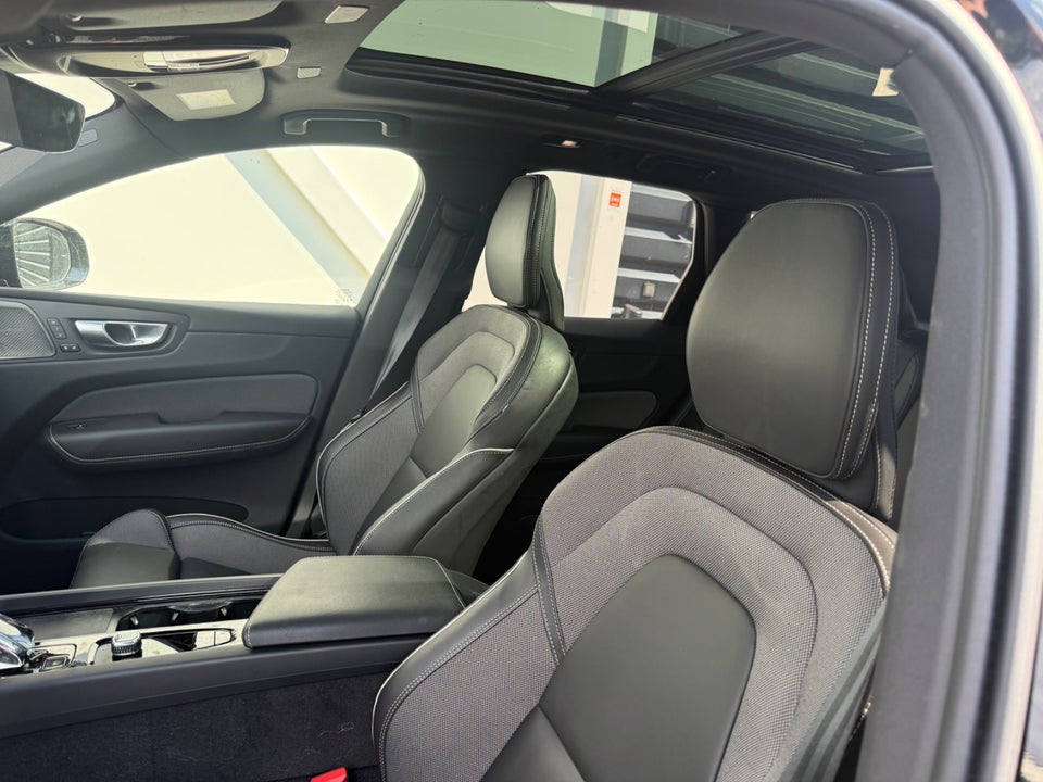 Volvo XC60 2,0 T6 ReCharge Black Edition aut. AWD 5d
