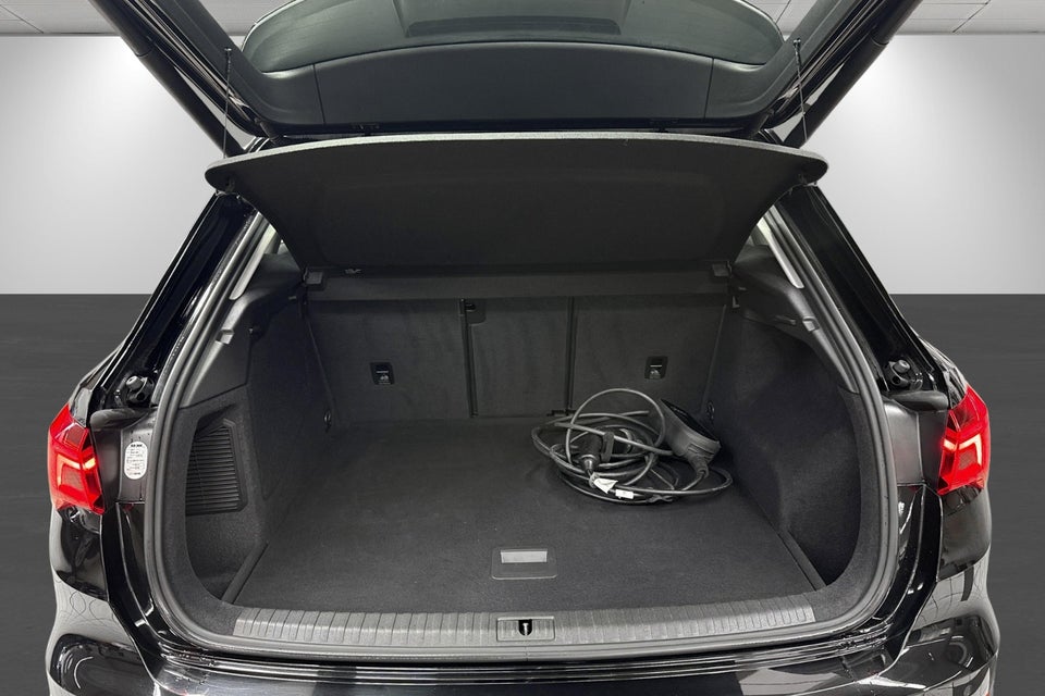 Audi Q3 45 TFSi e Attitude plus S-tr. 5d