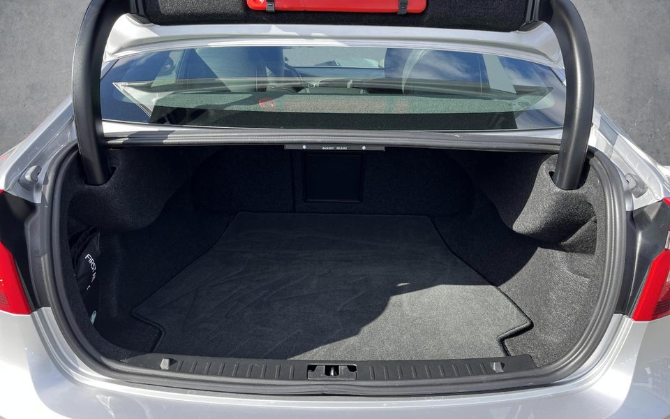 Volvo S60 1,6 T3 150 Momentum 4d