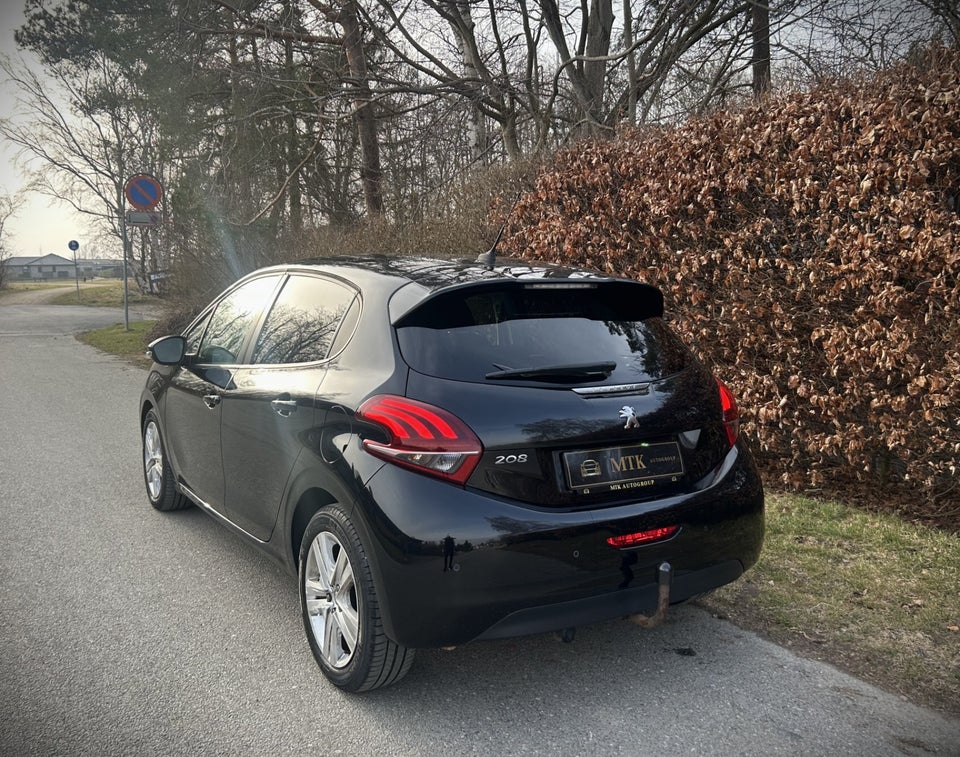 Peugeot 208 1,5 BlueHDi 100 Signature Sky 5d
