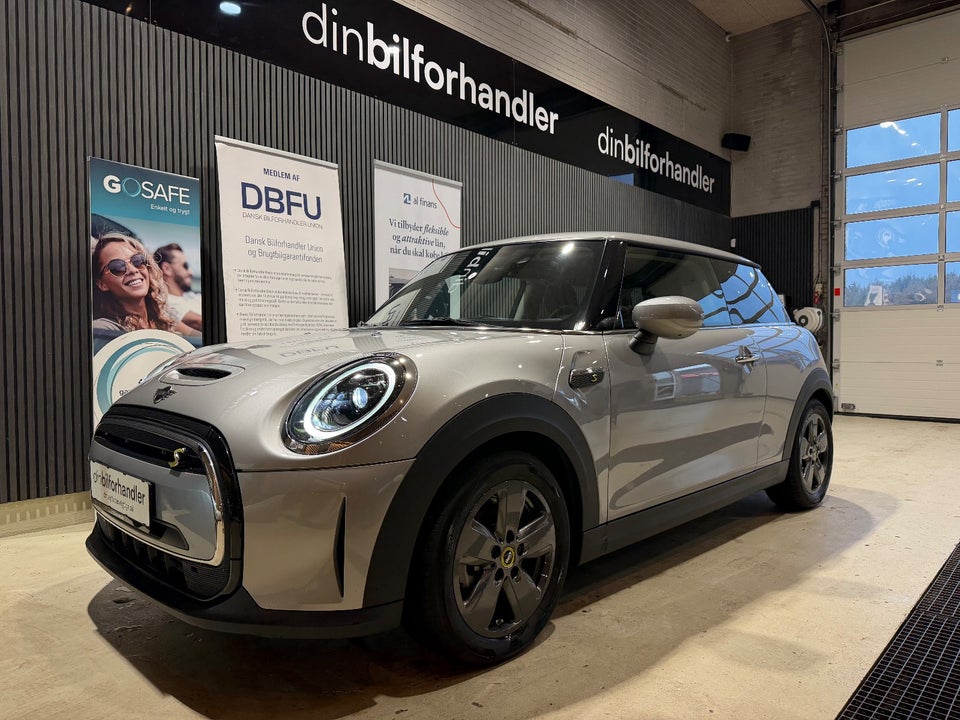 MINI Cooper SE Essential 3d