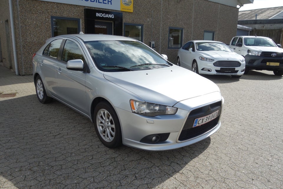 Mitsubishi Lancer 1,6 Invite SportBack 5d