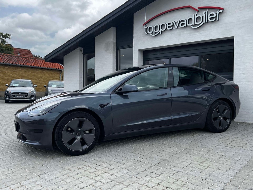 Tesla Model 3 Standard Range+ RWD 4d