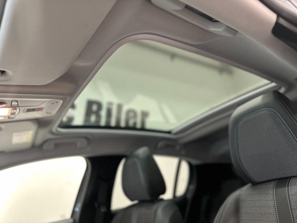 Peugeot 208 1,2 PureTech 100 Allure Sky 5d