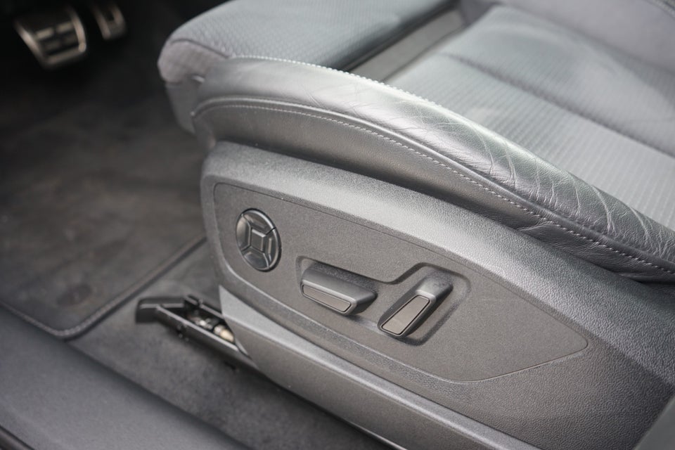 Audi Q8 e-tron 55 S-line quattro 5d