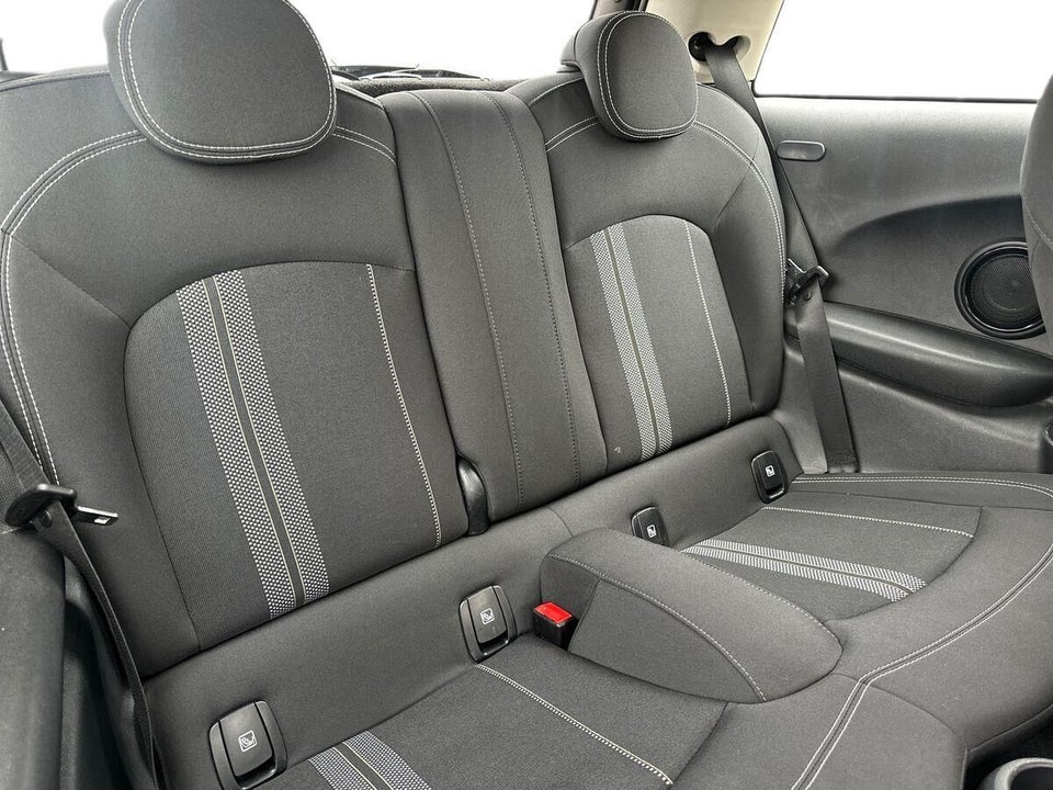 MINI Cooper SE Essential 3d