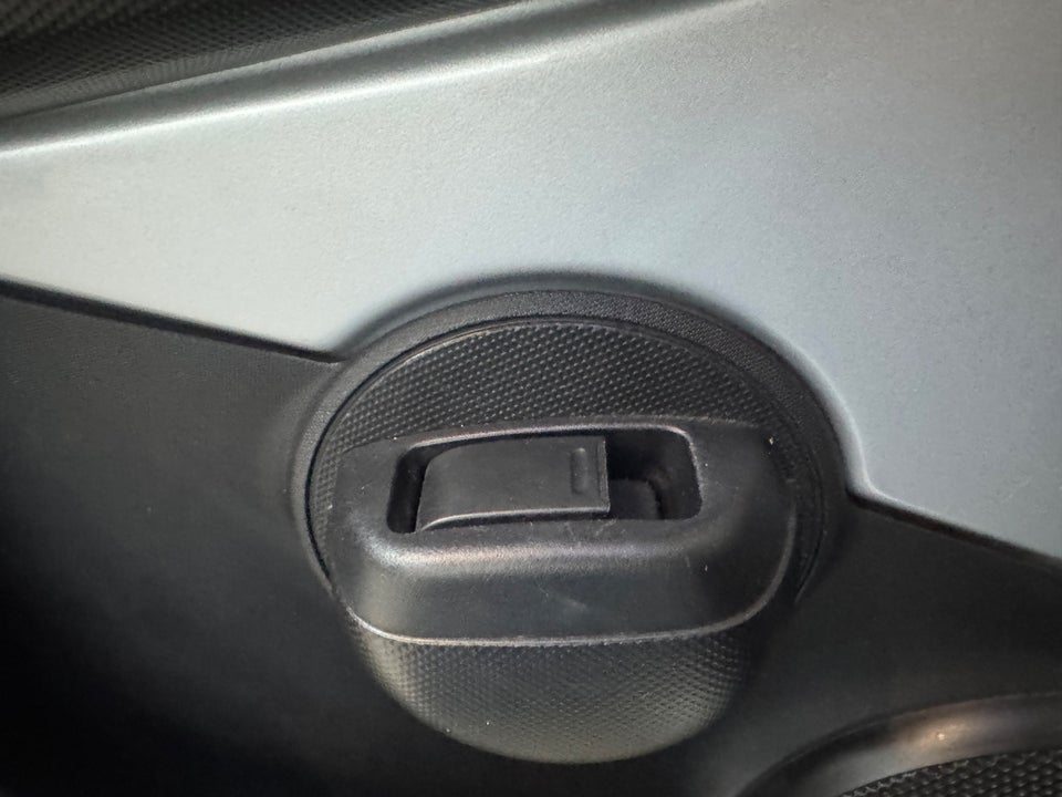 Peugeot 107 1,0 Champion Air 5d