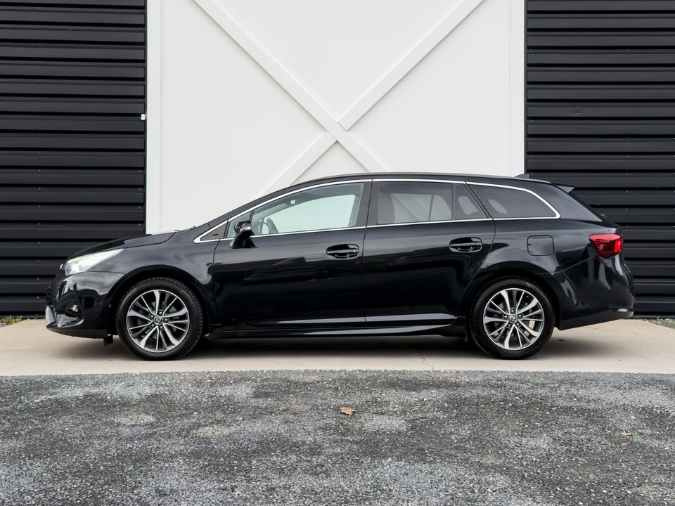 Toyota Avensis 1,8 VVT-i T2 Executive Touring Sports MDS 5d