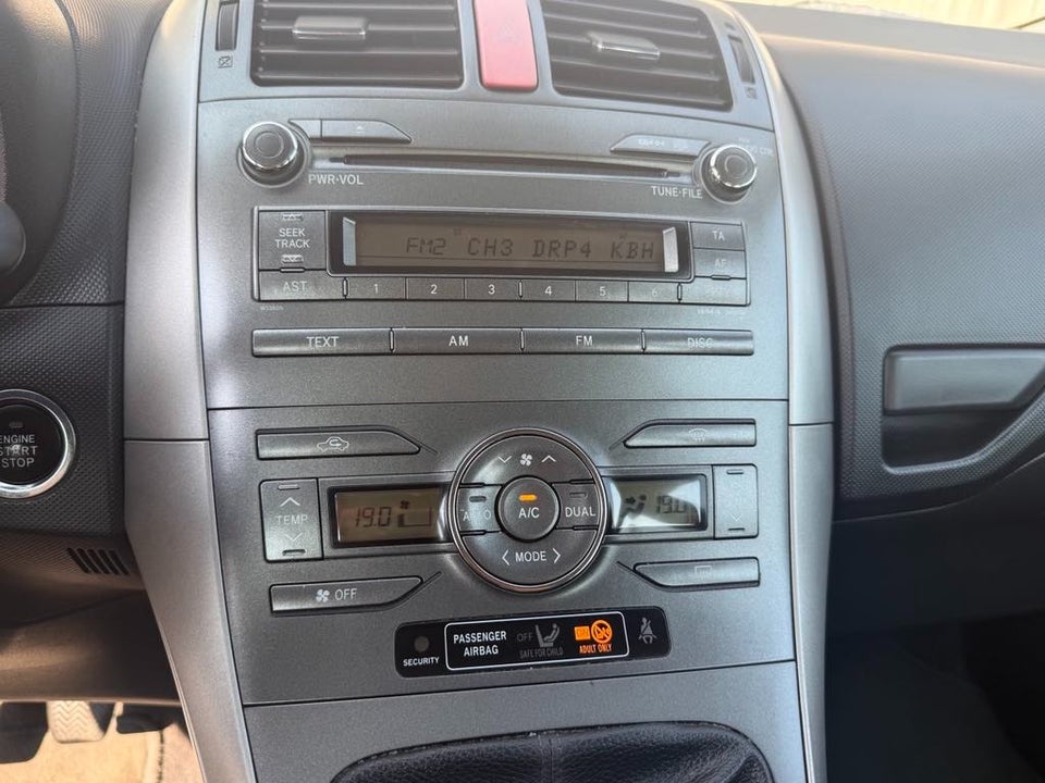 Toyota Auris 1,6 Sol 5d
