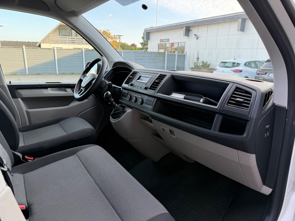 VW Transporter 2,0 TDi 102 Kassevogn kort