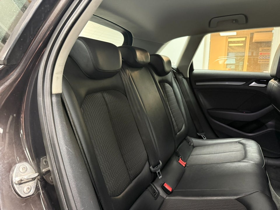 Audi A3 1,6 TDi 110 Ambiente Sportback 5d