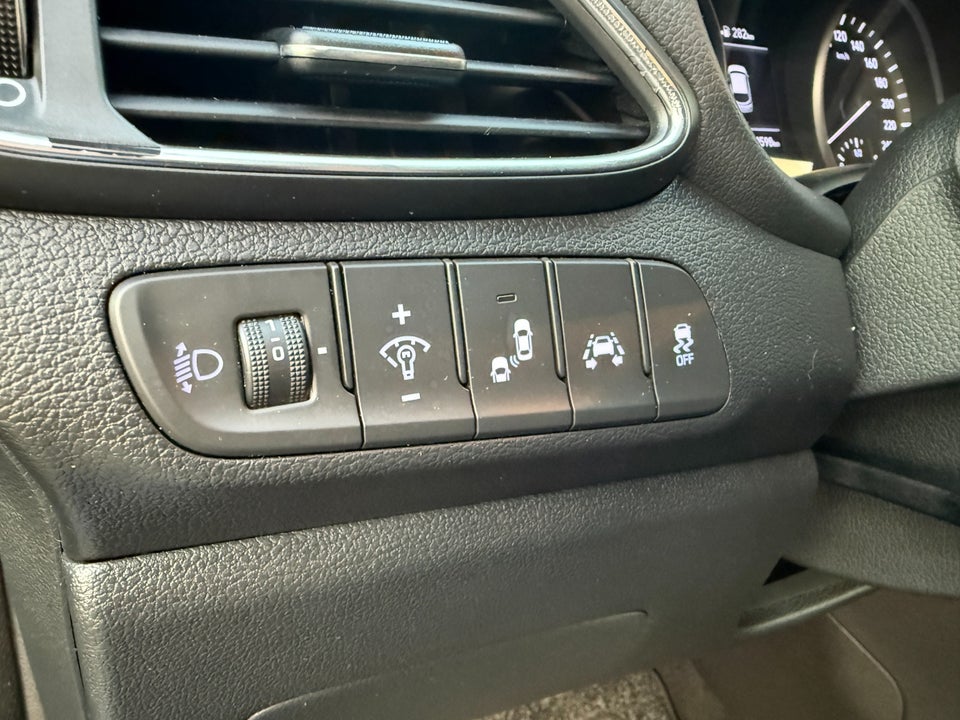 Hyundai i30 1,6 CRDi 110 Premium stc. 5d