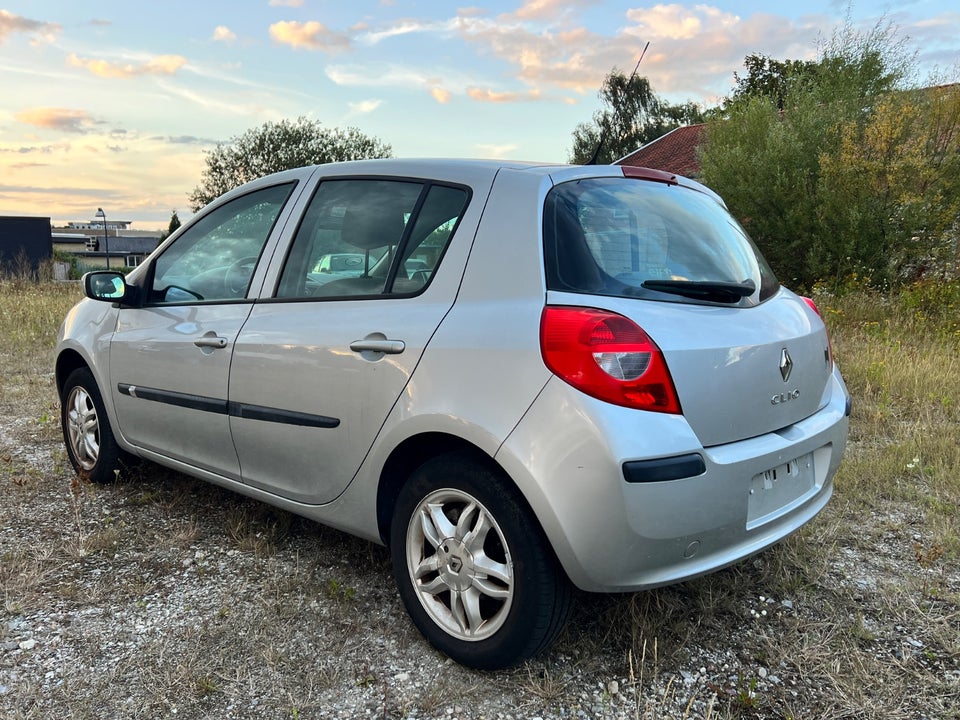 Renault Clio III 1,5 dCi 68 Authentique 5d