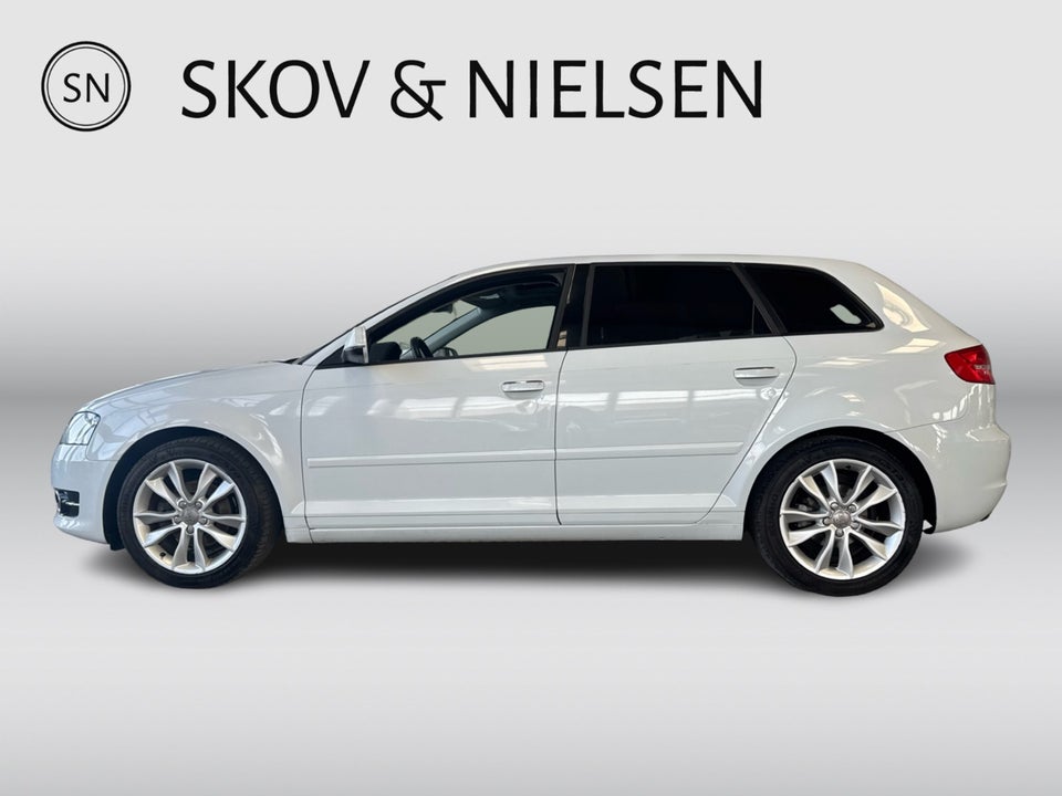 Audi A3 1,6 TDi Attraction Sportback 5d