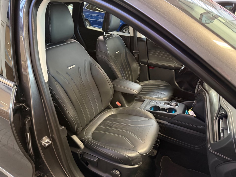 Ford Kuga 2,5 PHEV Vignale CVT 5d