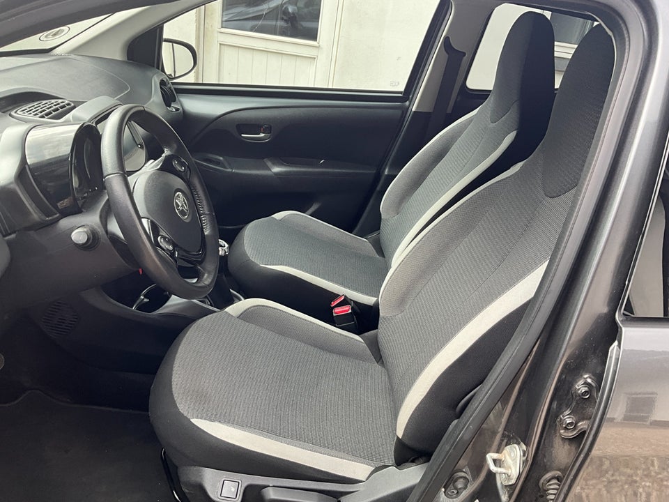 Toyota Aygo 1,0 VVT-i x-play 5d
